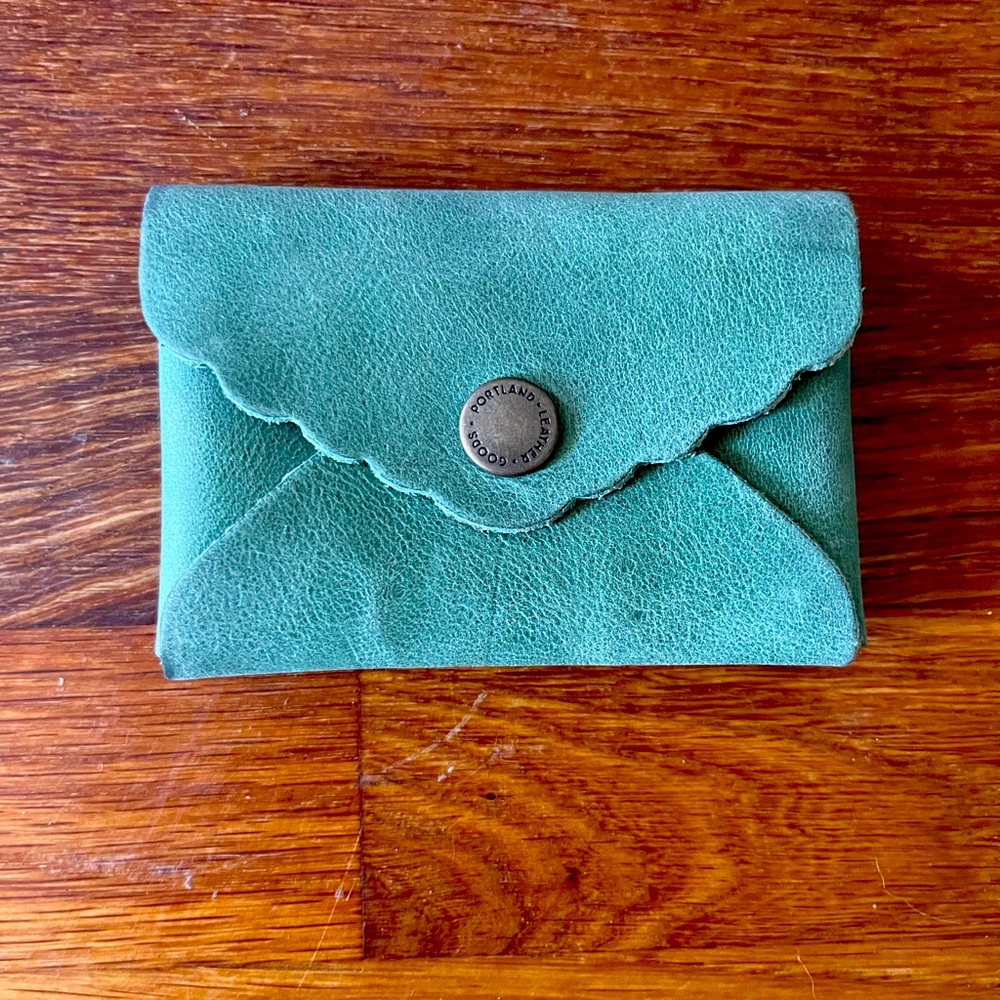 NWOT Daisy Mini Leather Wallet in Cucumber